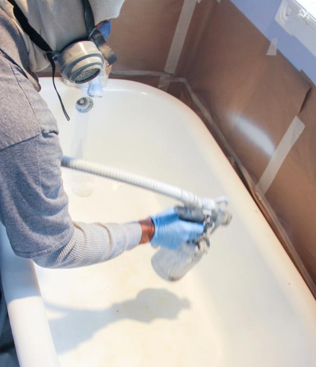 Refinishing a bath | Image credit: DIY Network